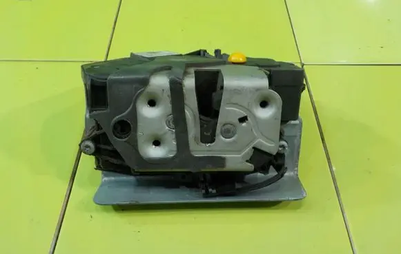 Ford Transit Courier Engine bonnet/hood lock/catch BM5AA21813DF