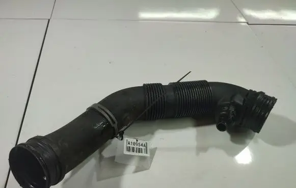 Audi A3 S3 8P Air intake hose/pipe