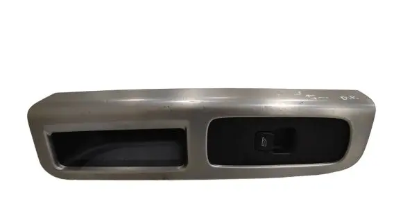 Volvo S40 Front door window switch trim 8679669 B8D464