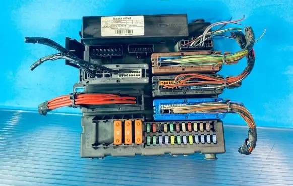 Opel Signum Fuse module 13205781 519169007