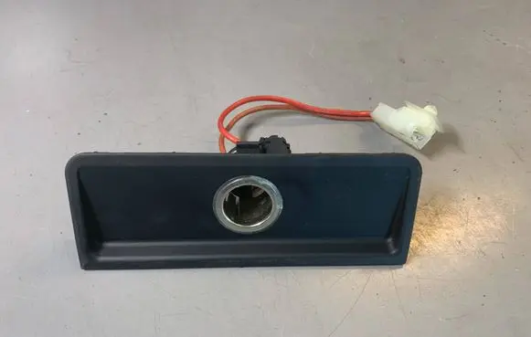 BMW 7 E38 Cigarette lighter rear 8156525