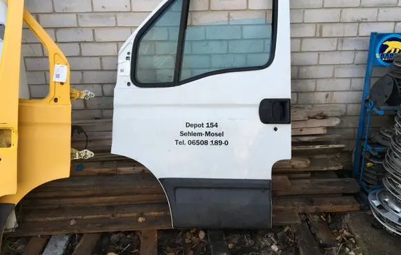 Iveco Daily 30.8 - 9 Front door