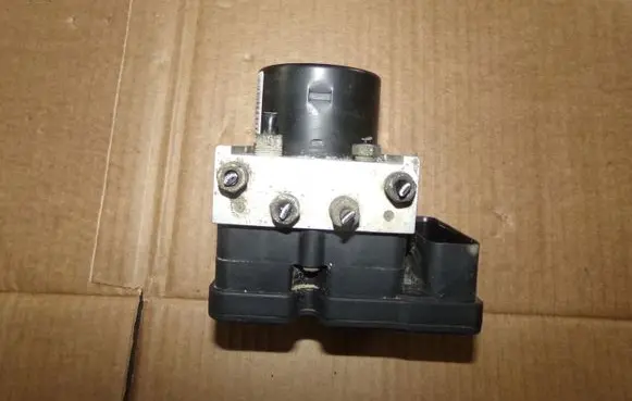 Ford Focus ABS Pump 8M512M110AA