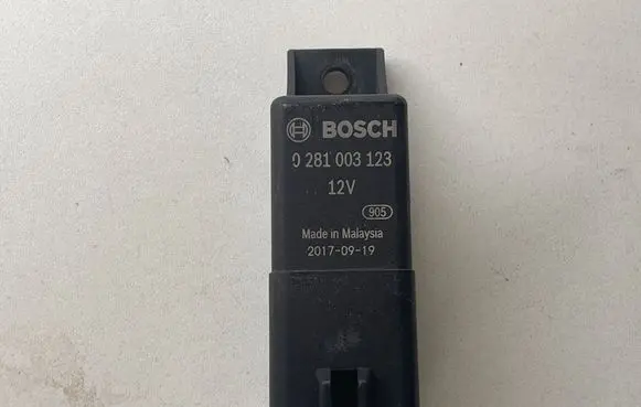 Land Rover Discovery 5 Glow plug pre-heat relay FX23189E2AC