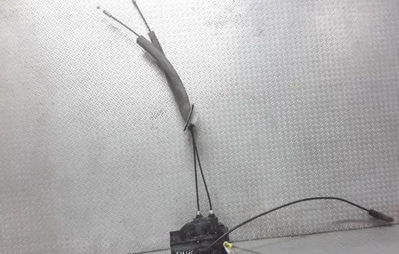 Nissan Maxima A34 Front door lock