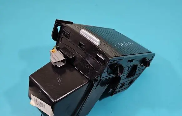 Glove box