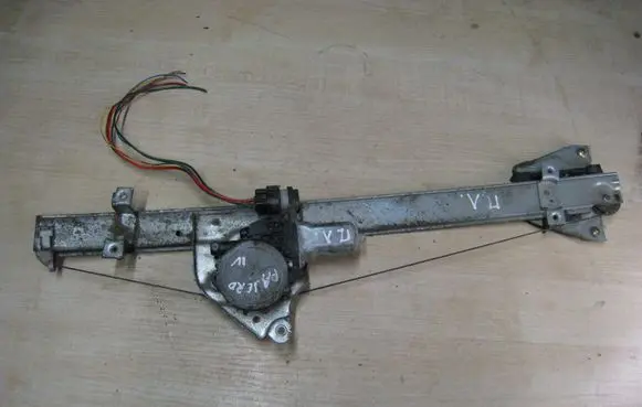 Mitsubishi Pajero Front door window regulator with motor MR989948
