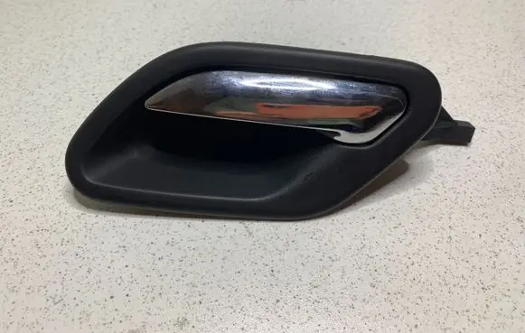 BMW 5 E39 Front door interior handle 8226049