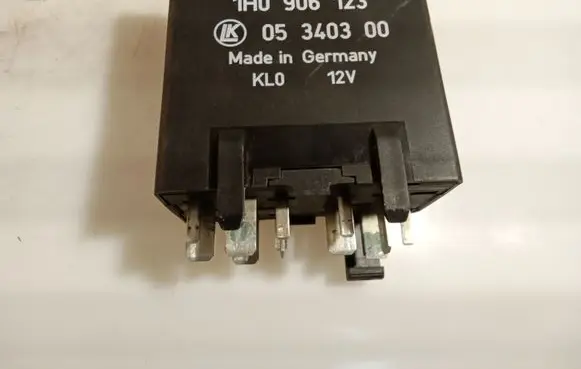 Volkswagen Golf III Other relay 1H0906123 05340300