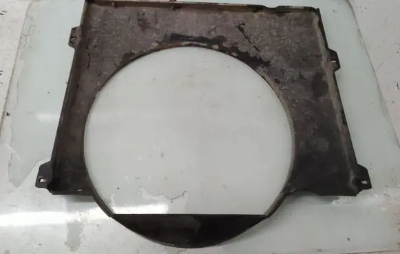 Jeep Cherokee XJ Radiator cooling fan shroud 8953001177