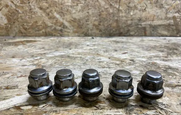 Infiniti G37 Nuts/bolts 