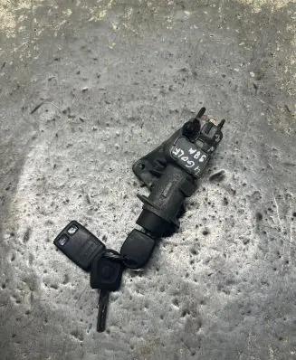 Volkswagen Golf IV Ignition lock 4B0905851C