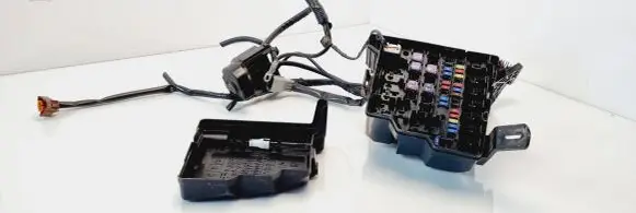 Mazda 2 Fuse box set D6516676Y K7005