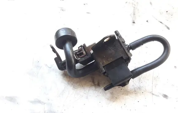 Opel Omega B2 Vacuum valve 