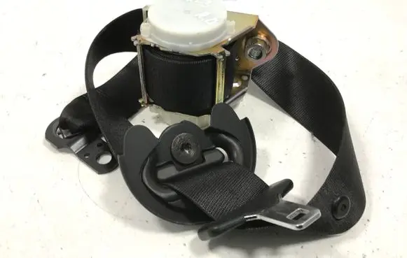 BMW X3 E83 Front seatbelt 33033481E 33048191 33017492B1