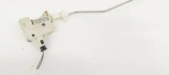 Volkswagen PASSAT B6 Central locking motor 3C0810773 3B0959782A