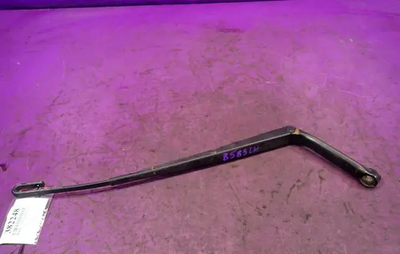 Audi A6 Allroad C5 Front wiper blade arm