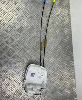 Mitsubishi Outlander Front door lock