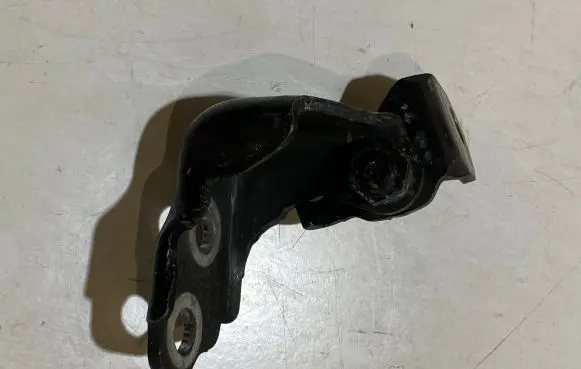 Ford Mustang VI Front door lower hinge 22810
