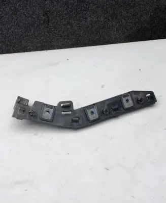 Front bumper mounting bracket