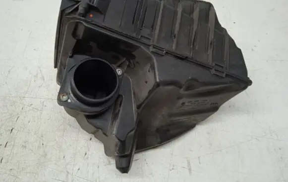 Renault Scenic III - Grand scenic III Air filter box 8200947663