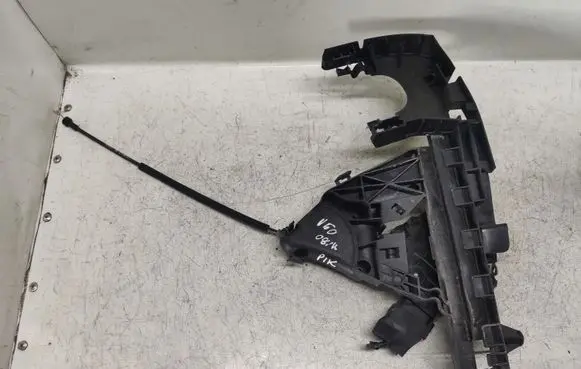 Volvo V50 Front door lock