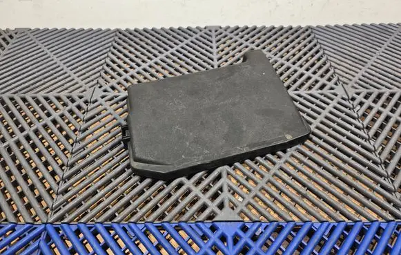 Toyota Prius+ (ZVW40) Fuse box cover 8266247141