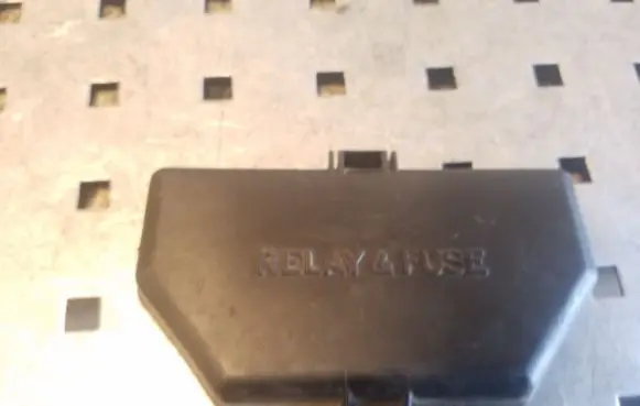 Toyota RAV 4 (XA20) Fuse box cover 8266242140