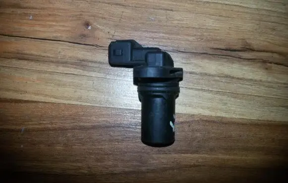 Ford Mondeo MK I Camshaft position sensor 95BF12K073AB
