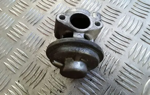 Mitsubishi Pajero EGR valve K5T72573