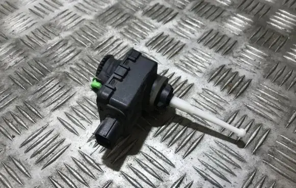 Headlight level adjustment motor