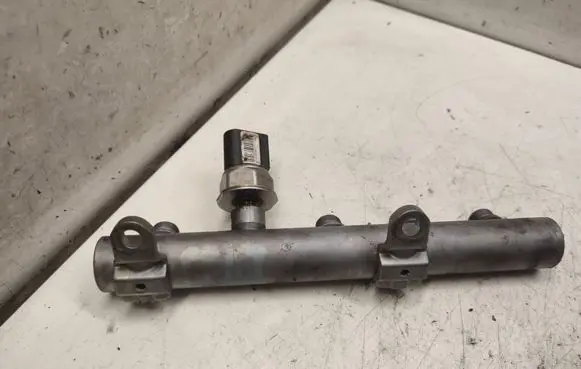Volkswagen Touareg I Fuel main line pipe
