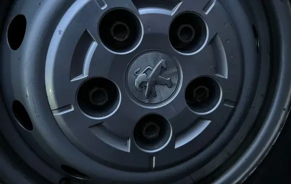 Peugeot Boxer R16 wheel hub/cap/trim 