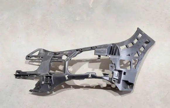 Mercedes-Benz E W212 Front bumper mounting bracket A2128853765