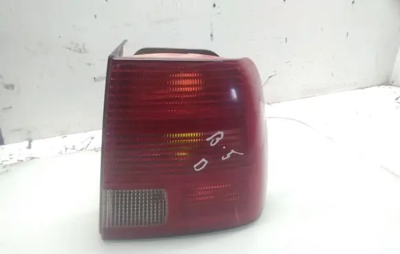 Volkswagen PASSAT B5 Rear/tail lights