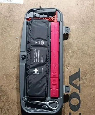 BMW 7 F01 F02 F03 F04 First aid kit 71116784442 6784442 15361710