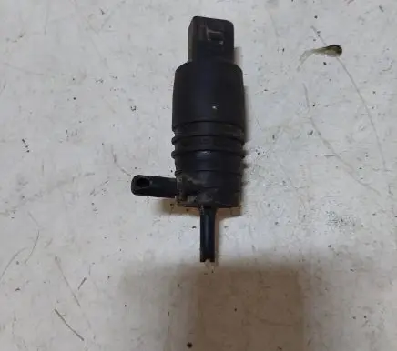 BMW 5 E60 E61 Windscreen/windshield washer pump 021168