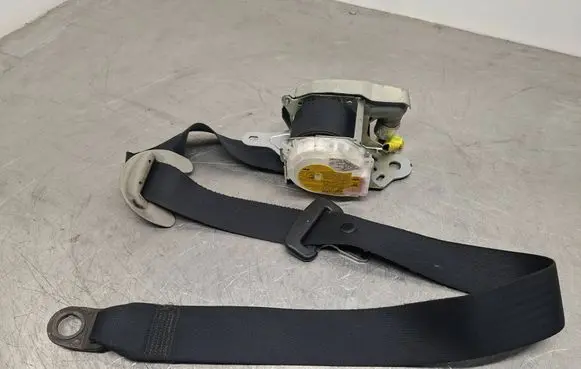 Toyota Corolla Verso AR10 Front seatbelt 7P2140P 0433085