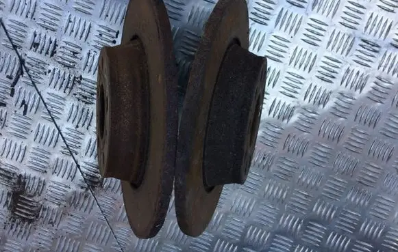 Volkswagen PASSAT B6 Rear brake disc