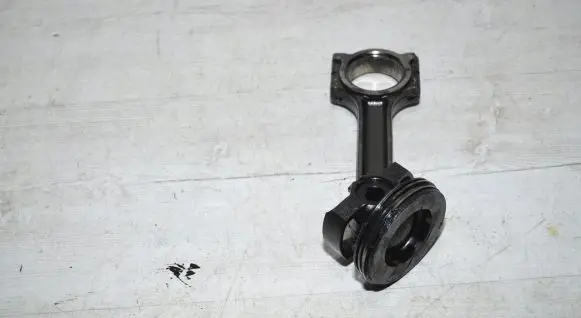Mercedes-Benz A W176 Piston with connecting rod K9KA461