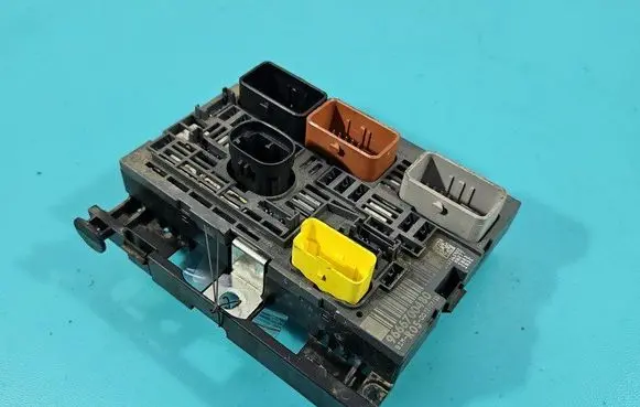 Peugeot 308 Central body control module 9666700480 IMPRK1502394