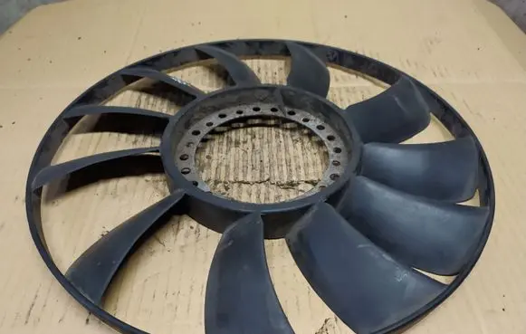 Volkswagen PASSAT B5 Fan impeller 058121301B