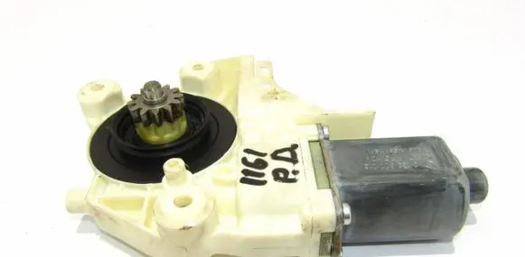 Ford Focus Front door window regulator motor 0130822216