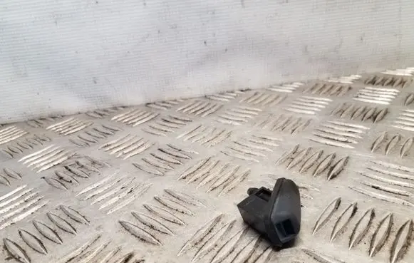 Ford Focus Windshield washer spray nozzle BM5117666