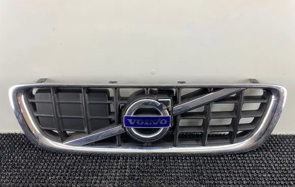 Volvo V70 Front bumper upper radiator grill 31283896