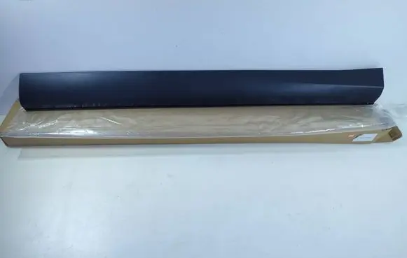 Mitsubishi Outlander IV Front door trim (molding) 5727A556
