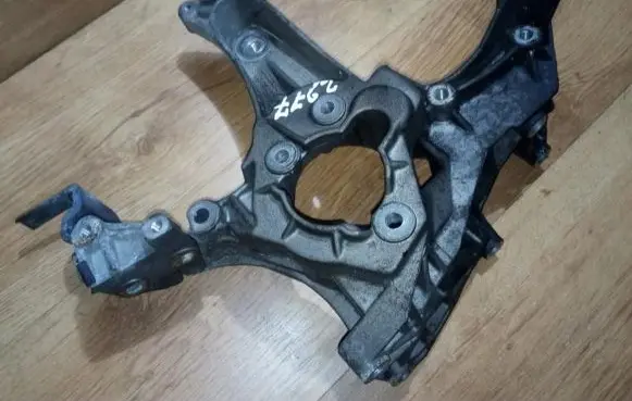 Volvo S40, V40 Engine mounting bracket 7700113524 20072-611