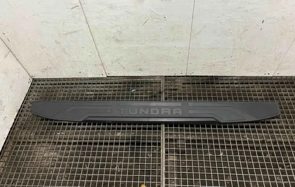 Toyota Tundra II Tailgate trim 657170C090