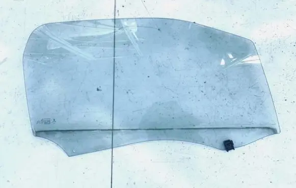 Citroen DS3 Front door window glass four-door