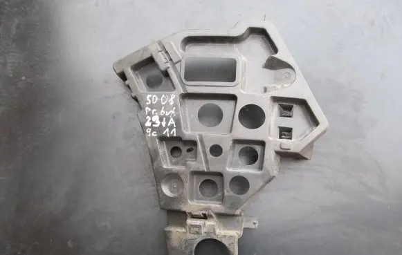 Peugeot 5008 Front bumper mounting bracket 9686181380 T87021287